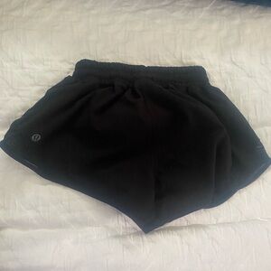 Lululemon hotty hot short 2.5 in black size 2